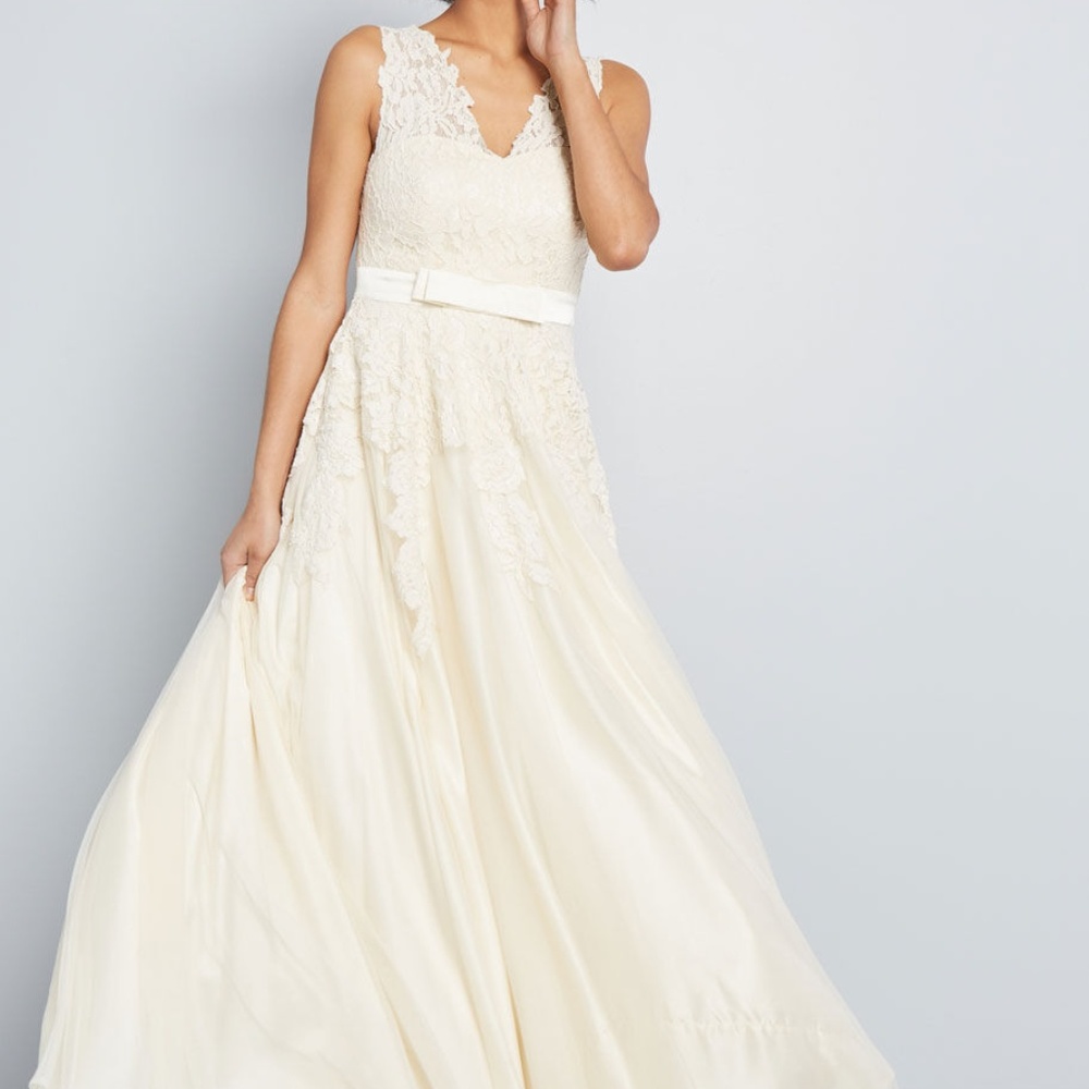 ModCloth Memorable Magic Maxi Wedding Dress Ivory Large